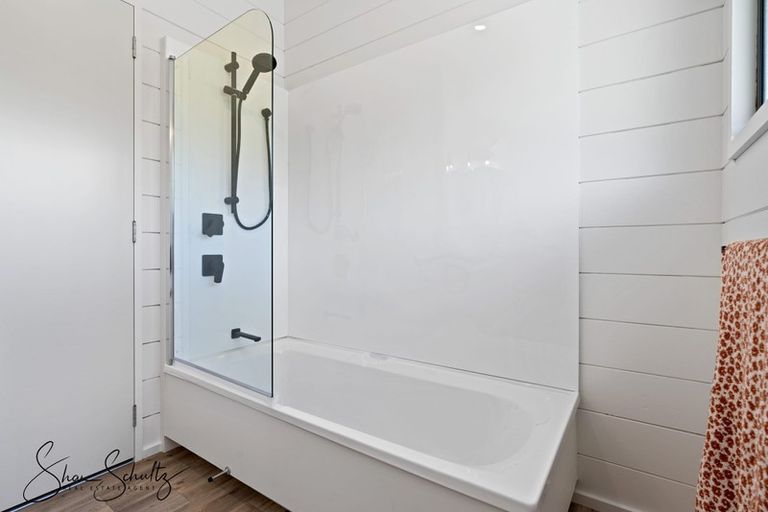 Photo of property in 4 Skelton Crescent, Paparoa, 0571