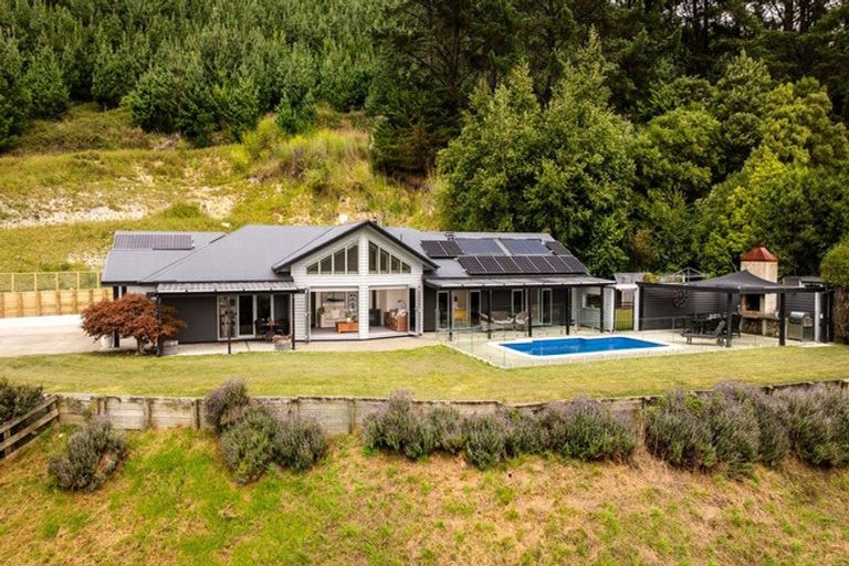Photo of property in 41 Raratu Road, Kahuranaki, Havelock North, 4295
