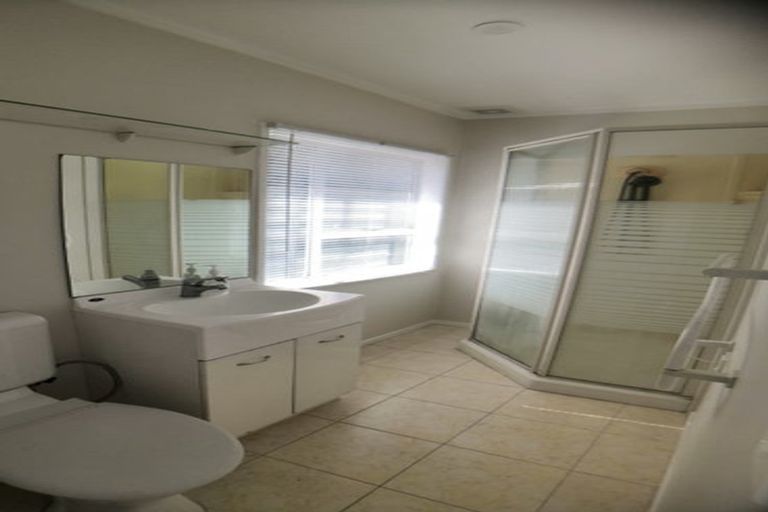 Photo of property in 14 Lavery Place, Sunnynook, Auckland, 0632