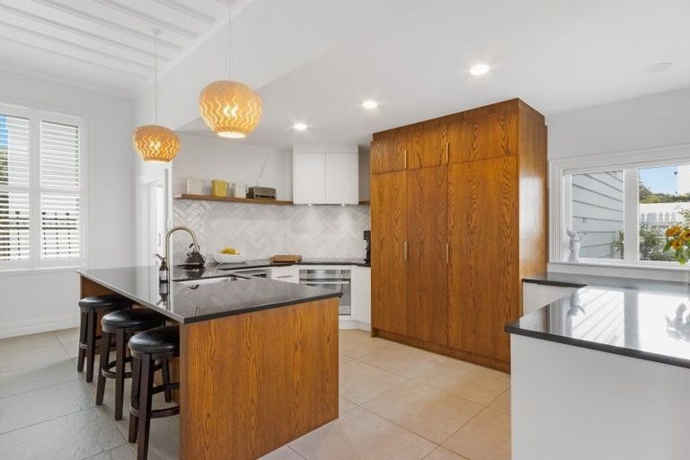 Photo of property in 11 Colenso Avenue, Hospital Hill, Napier, 4110