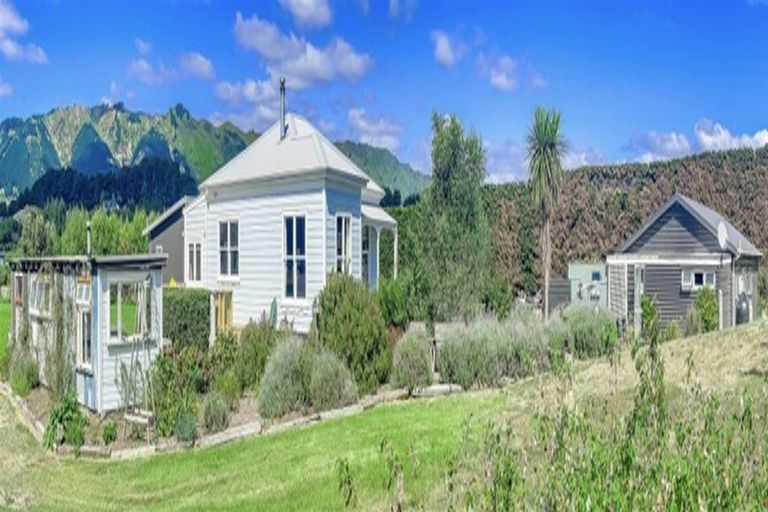 Photo of property in 17 Paetawa Road, Peka Peka, Waikanae, 5391