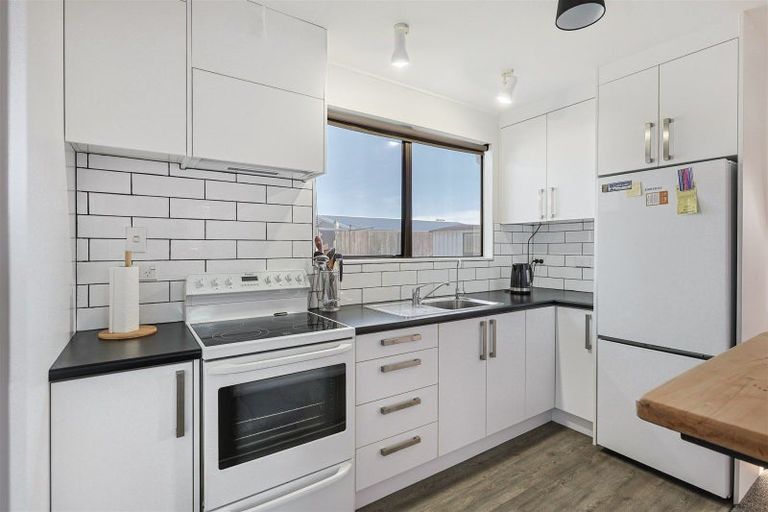 Photo of property in 16 Hunter Street, Westport, 7825