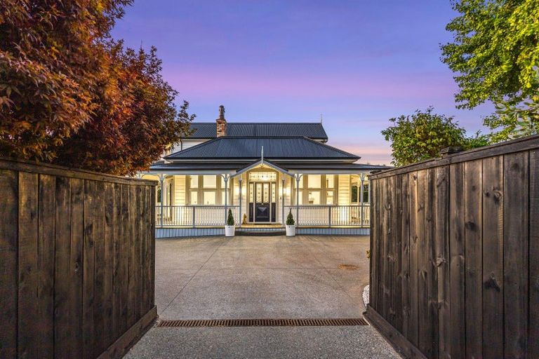 Photo of property in 48 Stanley Point Road, Stanley Point, Auckland, 0624