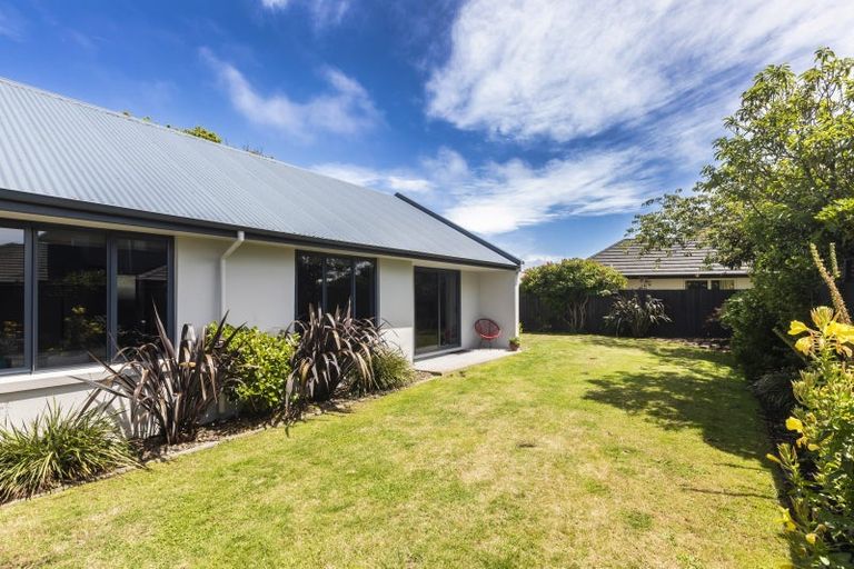 Photo of property in 26 Rue De La Mare, Parklands, Christchurch, 8083