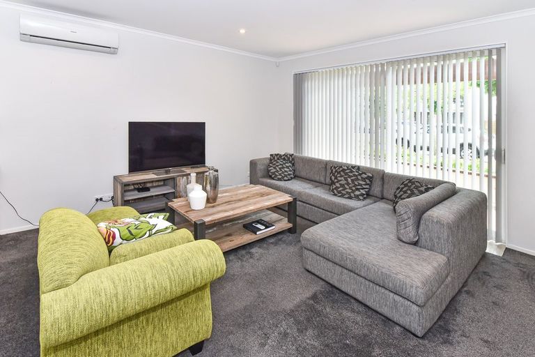 Photo of property in 11 Hakawai Avenue, Takanini, 2112