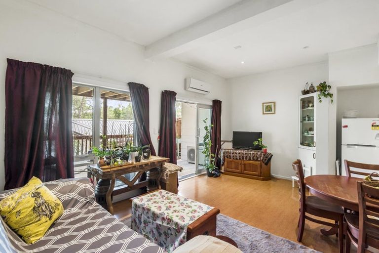 Photo of property in 5 Saddleback Rise, Murrays Bay, Auckland, 0630