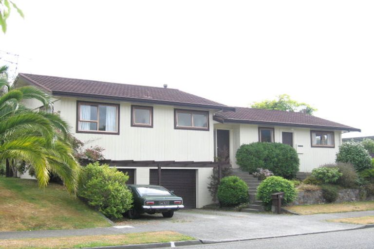 Photo of property in 15 Brightwater Crescent, Totara Park, Upper Hutt, 5018