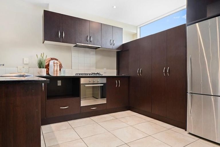 Photo of property in 2/1010 Colombo Street, St Albans, Christchurch, 8014