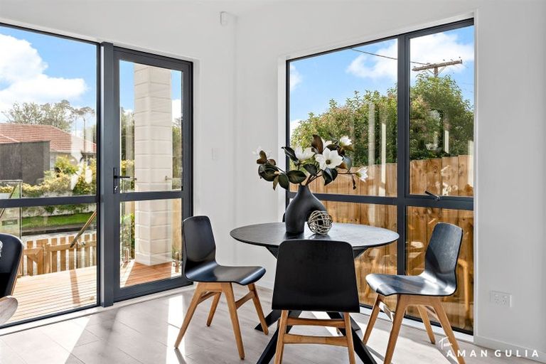 Photo of property in 13b Serjeant Street, Henderson, Auckland, 0612