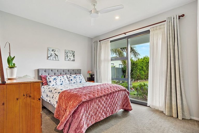 Photo of property in 8 Bosun Place, Te Atatu Peninsula, Auckland, 0610