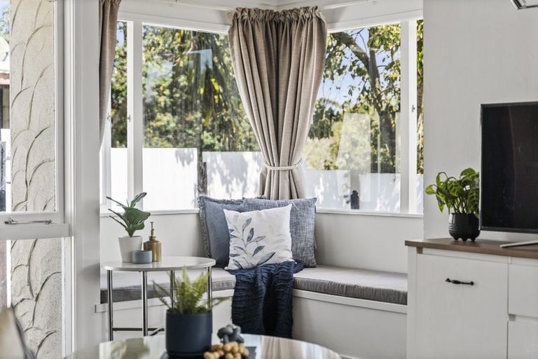 Photo of property in 2/120a Birkdale Road, Birkdale, Auckland, 0626