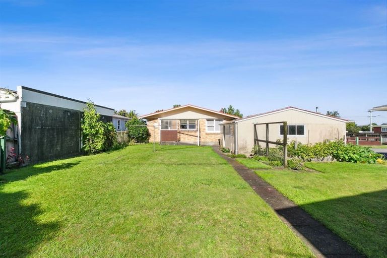 Photo of property in 241 Mangorei Road, Merrilands, New Plymouth, 4312