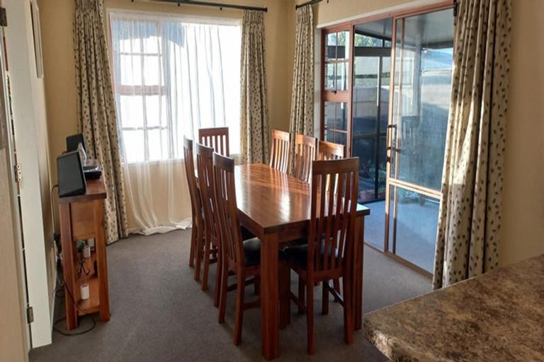 Photo of property in 19 Wallace Place, Hokowhitu, Palmerston North, 4410