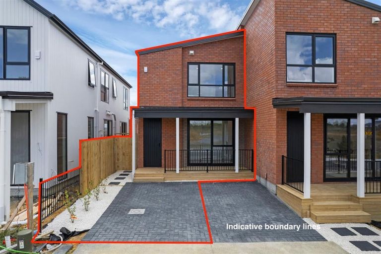 Photo of property in 12 Waimarie Drive, Karaka, 2578