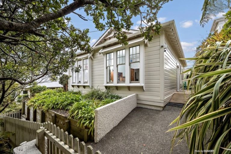 Photo of property in 14 Garfield Street, Brooklyn, Wellington, 6021