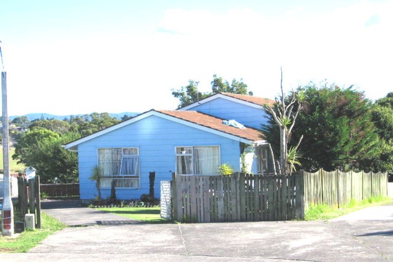 Photo of property in 27 Rena Place, West Harbour, Auckland, 0618