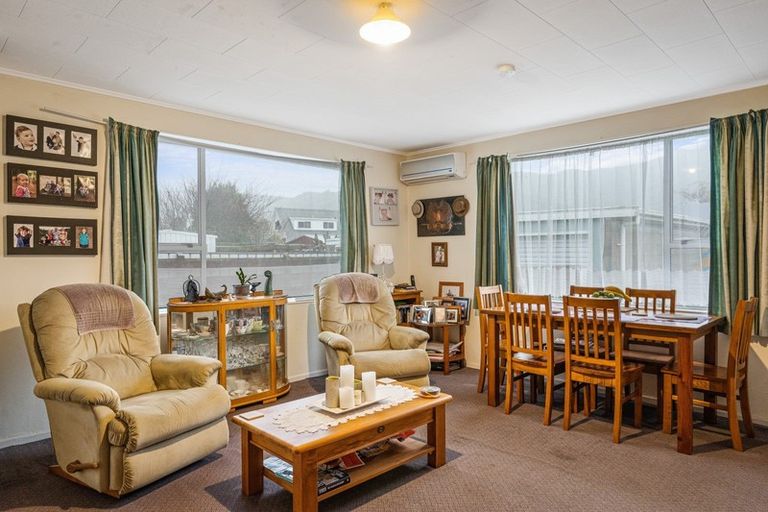 Photo of property in 256b Wellington Road, Wainuiomata, Lower Hutt, 5014