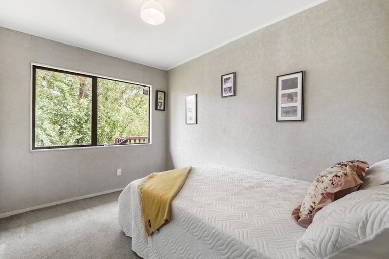 Photo of property in 2/18 Altair Place, Windsor Park, Auckland, 0632