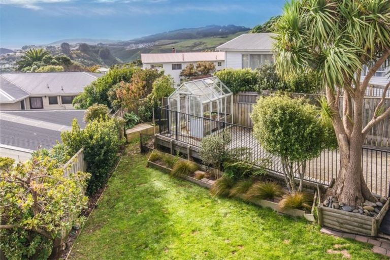 Photo of property in 31 Carluke Street, Paparangi, Wellington, 6037