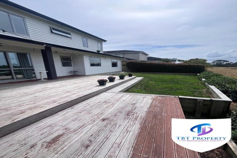 Photo of property in 14 Irongate Avenue, Ranui, Auckland, 0612