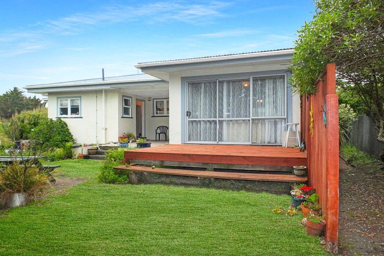 Photo of property in 18 Brown Terrace, Foxton Beach, Foxton, 4815