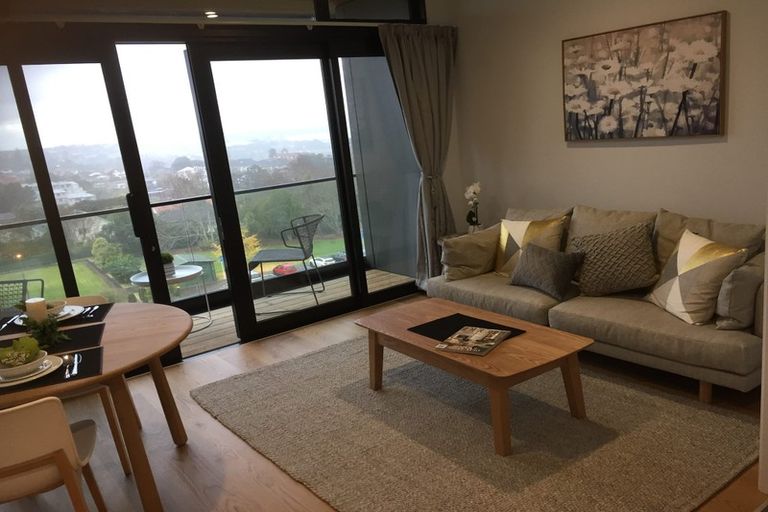 Photo of property in Frank Sargeson Apts, 405/80 Anzac Street, Takapuna, Auckland, 0622