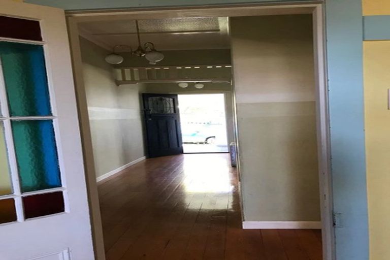 Photo of property in 56 Mckenzie Road, Mangere Bridge, Auckland, 2022