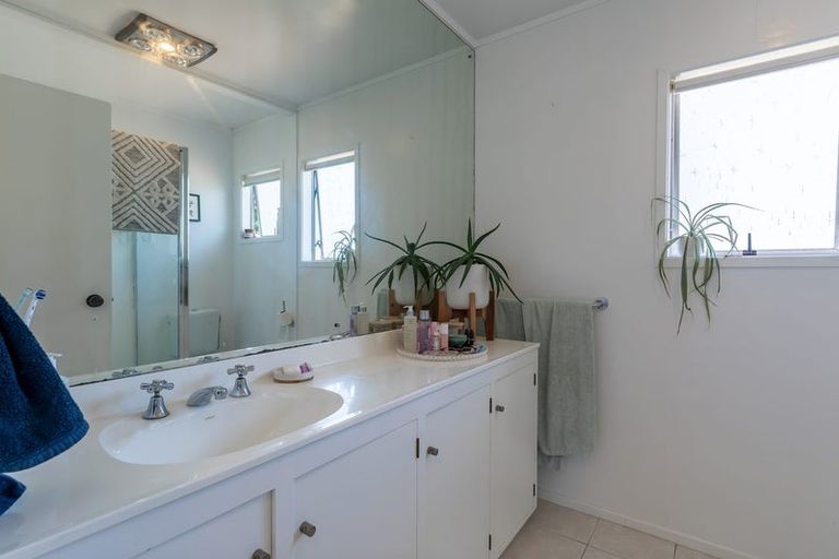 Photo of property in 1/24 Bedford Street, Te Atatu South, Auckland, 0610