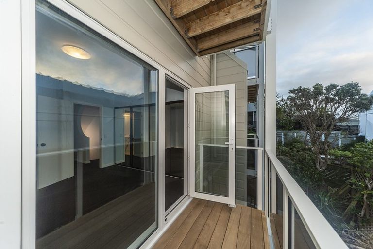 Photo of property in 10 Lawson Place, Mount Victoria, Wellington, 6011