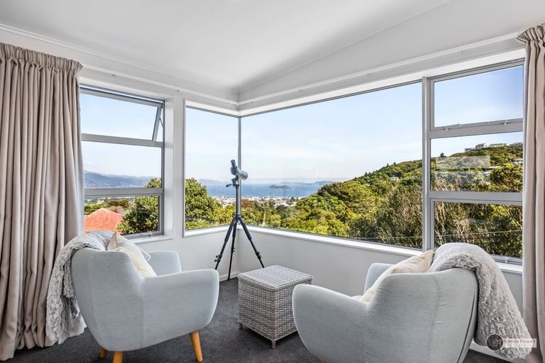 Photo of property in 37 Pekanga Road, Normandale, Lower Hutt, 5010