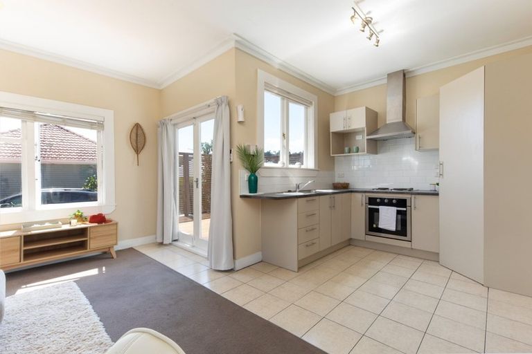 Photo of property in 379b West Coast Road, Glen Eden, Auckland, 0602