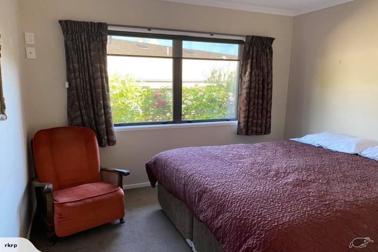 Photo of property in Caversham Park, 2/34 Caversham Road, Westmere, Whanganui, 4501