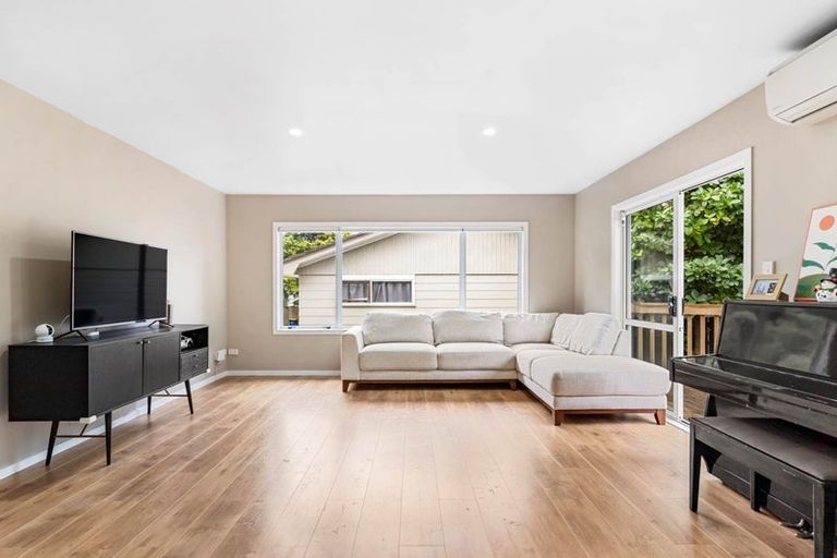 Photo of property in 1/24 Contessa Drive, Glenfield, Auckland, 0629