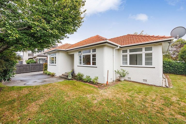 Photo of property in 35 Hardie Street, Hokowhitu, Palmerston North, 4410