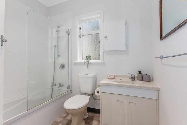 Photo of property in 2 Chester Road, Tawa, Wellington, 5028