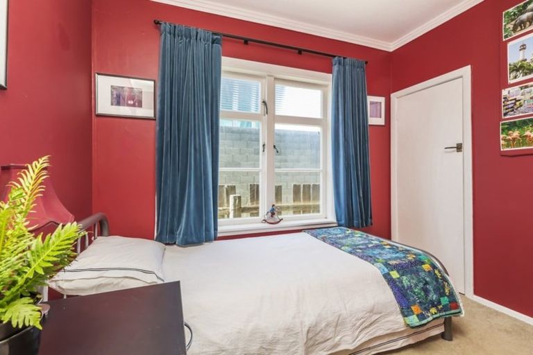 Photo of property in 1/48 Lyall Parade, Lyall Bay, Wellington, 6022
