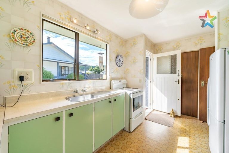 Photo of property in 80 Gemstone Drive, Birchville, Upper Hutt, 5018