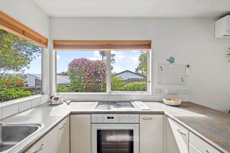 Photo of property in 1/46 Blakeborough Drive, Forrest Hill, Auckland, 0620