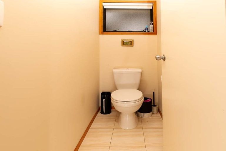 Photo of property in 33a Island Bay Road, Beach Haven, Auckland, 0626