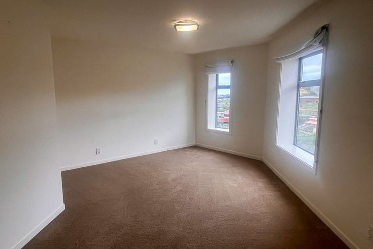 Photo of property in 15 Drayton Drive, Mount Pleasant, Christchurch, 8081