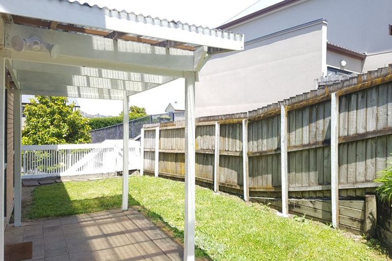 Photo of property in 1/58 Arran Road, Browns Bay, Auckland, 0630