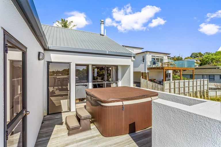 Photo of property in 1/13 Mizpah Road, Waiake, Auckland, 0630