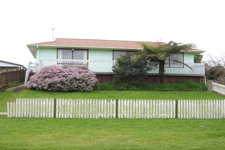 Photo of property in 18 Aratapu Street, Waitara, 4320