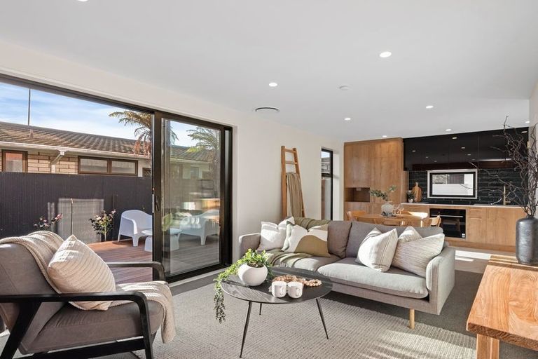 Photo of property in 2/142 Main Road North, Papanui, 8052