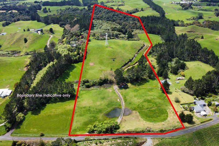 Photo of property in 447 Barrett Road, Omata, New Plymouth, 4374