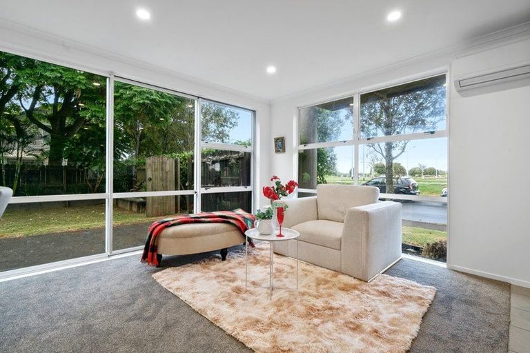 Photo of property in 27 The Track, Takanini, 2112