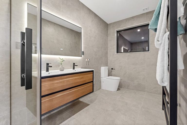 Photo of property in 36 Skulander Crescent, Orewa, 0931