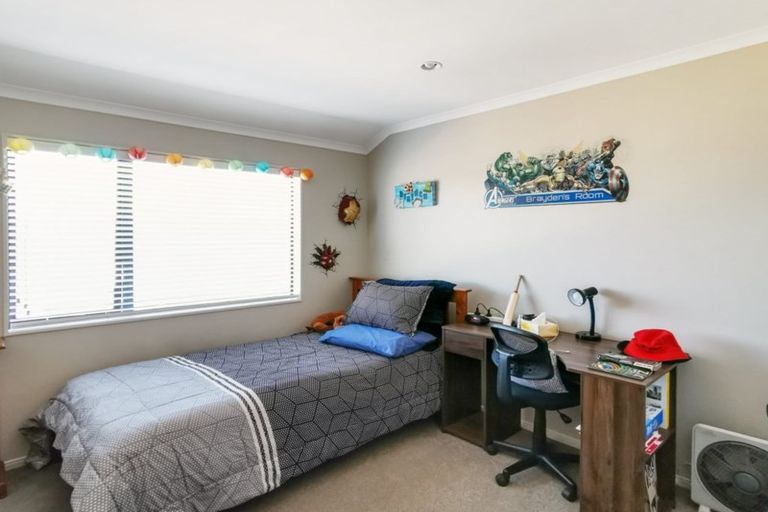 Photo of property in 21 Bellshill Close, Wattle Downs, Auckland, 2103