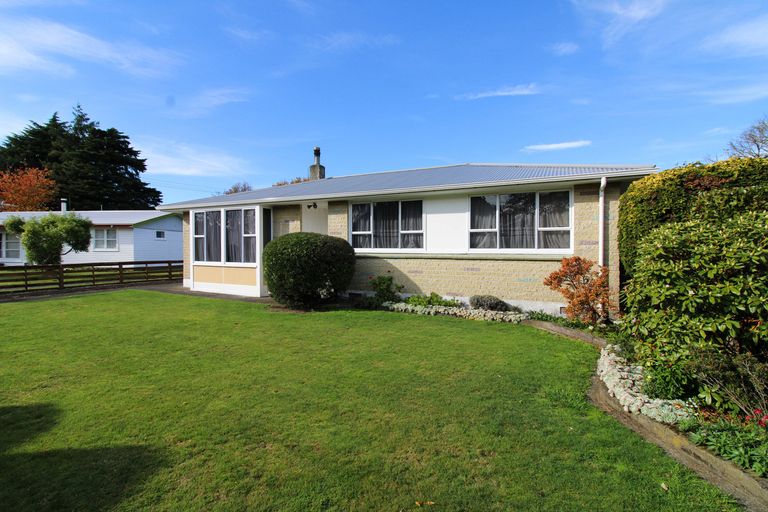 Photo of property in 4 Hughan Place, Carterton, 5713