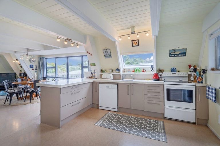 Photo of property in 55 Oyster Drive, Cooks Beach, Whitianga, 3591